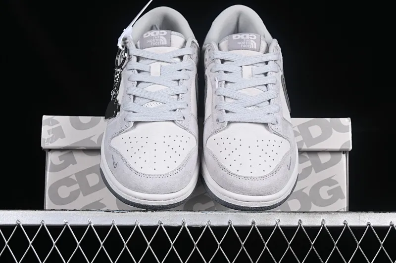 All Categories Nk SB Dunk Series Nk SB Dunk Low Low-top sneakers Nk Dunk Low North CDG joint-grey Three-party joint SB low-top casual sneakers FC1688-181